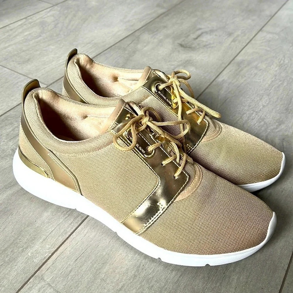 HP⭐️ MICHAEL KORS NWOT Amanda Mesh Gold Metallic Sneakers, Size 8 - Picture 2 of 9